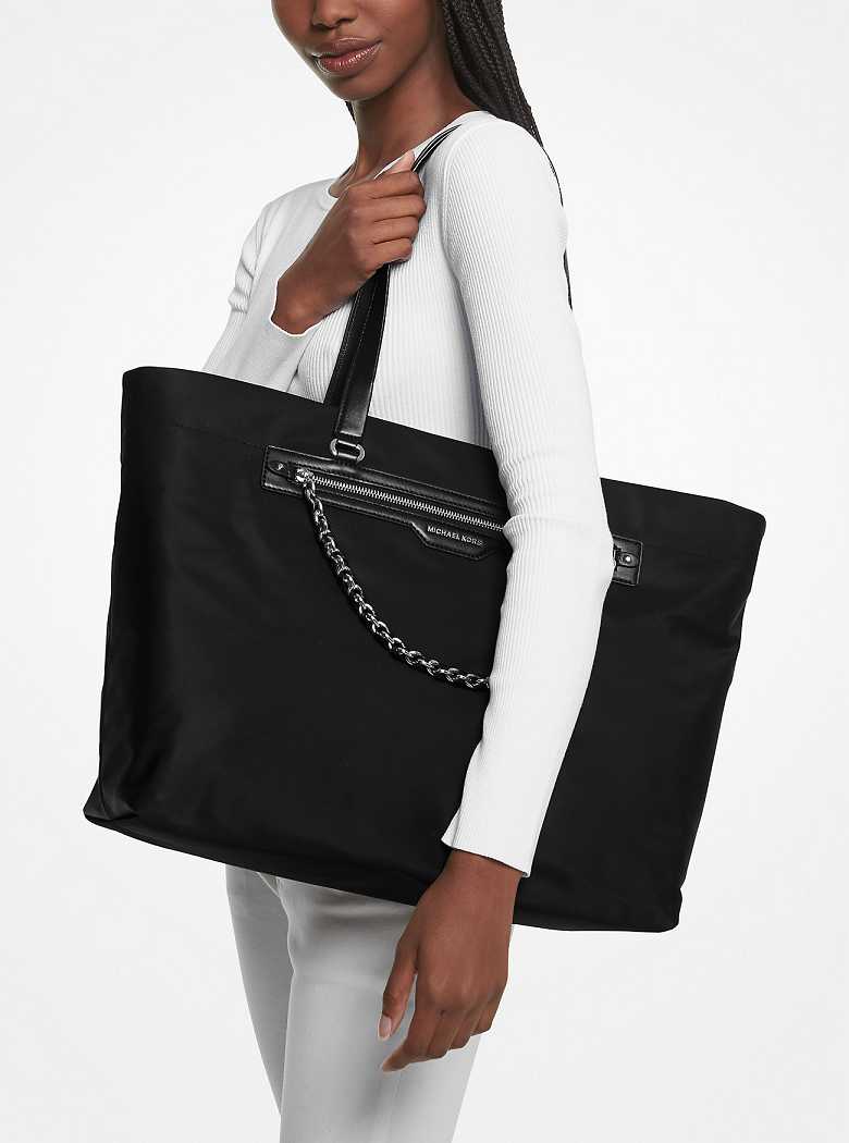 Michaelkors Slater Extra-Large Recycled Nylon Pretas | SN-MK26915